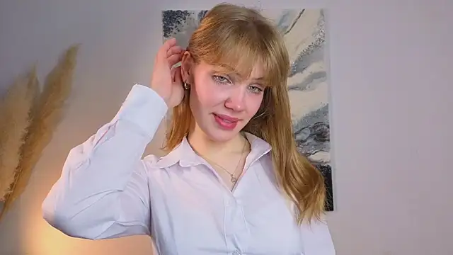 pienaple online show from October 18, 2025, 4:25 am