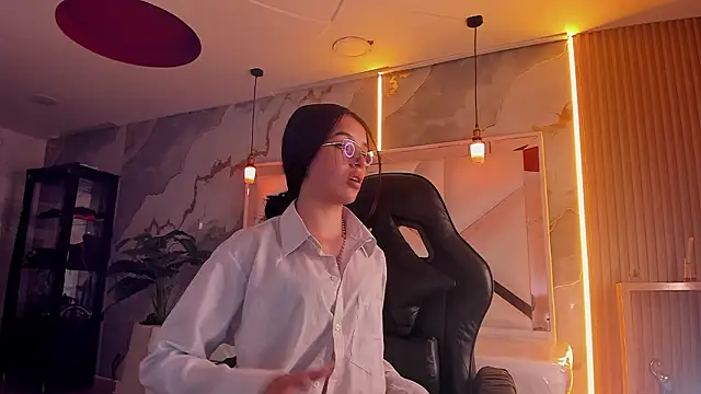 sophiadoll tf online show from February 2, 2026, 8:41 pm