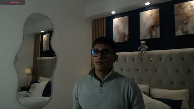 Snapshot of SalvadorFit chatting on March 3, 2026, 8:16 pm SalvadorFit online show from March 3, 2026, 8:16 pm