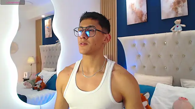 Snapshot of SalvadorFit chatting on February 9, 2026, 8:51 pm SalvadorFit online show from February 9, 2026, 8:51 pm