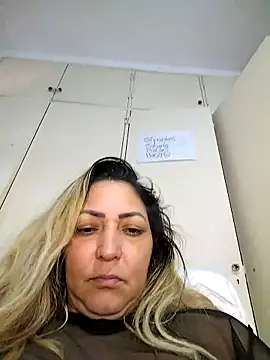 Lunita86 online show from October 31, 2025, 2:35 pm