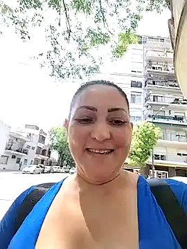 Lunita86 online show from November 3, 2025, 3:48 pm