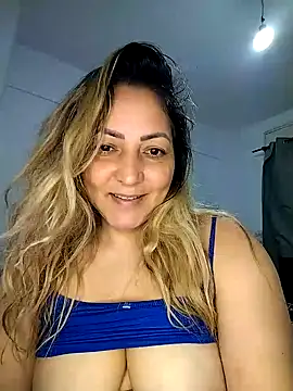 Lunita86 online show from October 29, 2025, 2:49 pm