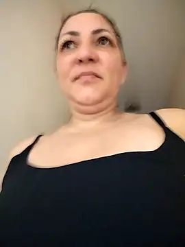 Lunita86 online show from December 22, 2025, 2:17 pm