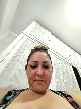 Snapshot of Lunita86 chatting on May 8, 2026, 12:53 pm Lunita86 online show from May 8, 2026, 12:53 pm