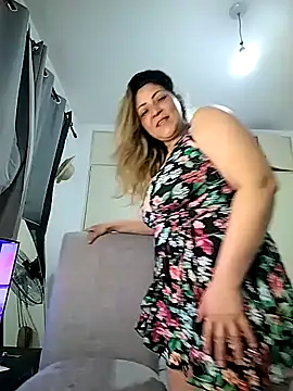 Lunita86 online show from October 24, 2025, 2:27 pm