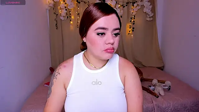 Snapshot of isabella_arias2 chatting on April 21, 2026, 12:56 am isabella arias2 online show from April 21, 2026, 12:56 am