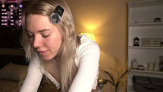 DianeHonnette online show from February 15, 2026, 7:24 pm