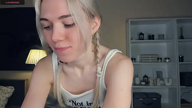 DianeHonnette online show from December 22, 2025, 7:14 pm