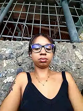 Suzanelee1 online show from November 2, 2025, 6:13 pm