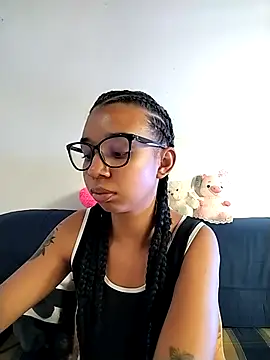 Suzanelee1 online show from September 17, 2025, 5:15 pm