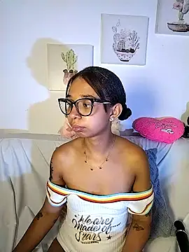 Suzanelee1 online show from October 4, 2025, 3:41 am