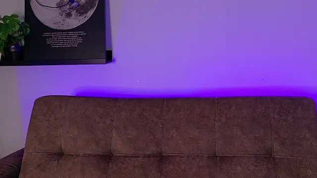 KeendraFox  online show from April 18, 2026, 10:06 am