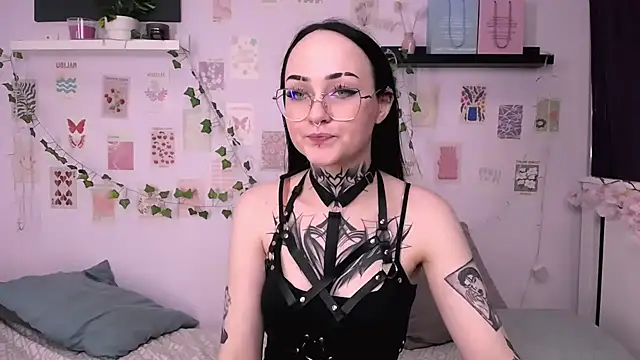 MollyKissy online show from October 5, 2025, 9:55 am