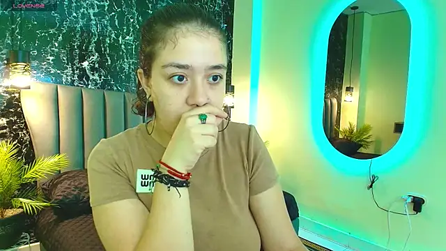 Snapshot of Nia-Stark chatting on October 1, 2025, 3:27 pm Nia-Stark online show from October 1, 2025, 3:27 pm