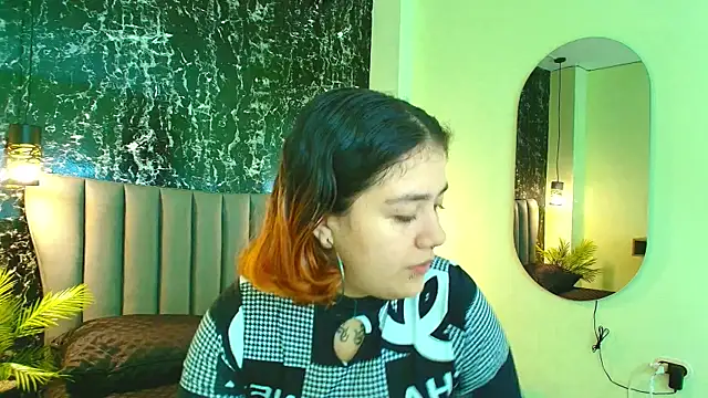Snapshot of Nia-Stark chatting on September 30, 2025, 2:56 pm Nia-Stark online show from September 30, 2025, 2:56 pm