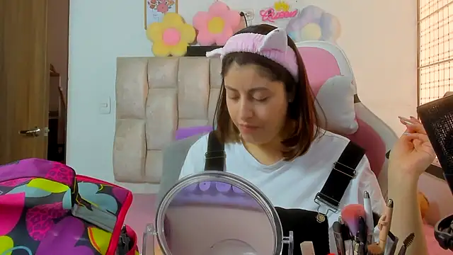 queenalexxa111 online show from December 18, 2025, 5:39 pm