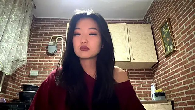 EmmaLeexth online show from April 6, 2026, 2:07 pm