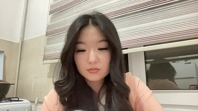 EmmaLeexth online show from April 29, 2026, 6:36 pm