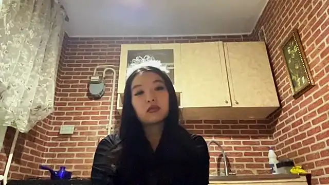 EmmaLeexth online show from November 18, 2025, 2:53 pm