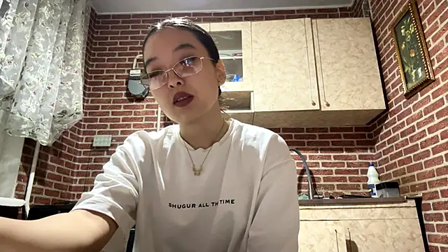 Snapshot of EmmaLeexth chatting on October 2, 2025, 2:09 pm EmmaLeexth online show from October 2, 2025, 2:09 pm