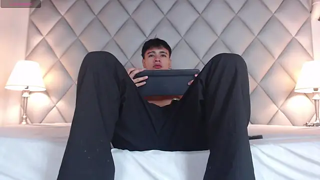 Snapshot of Clement_Reyes chatting on October 2, 2025, 12:52 pm Clement Reyes online show from October 2, 2025, 12:52 pm