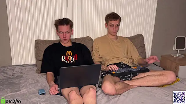 Snapshot of Eaton_ chatting on October 18, 2025, 6:43 pm Eaton  online show from October 18, 2025, 6:43 pm