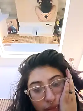 SabrinaV  online show from April 12, 2026, 3:10 am