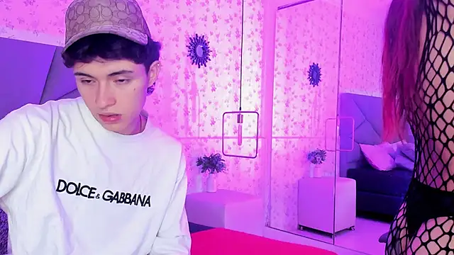 Snapshot of meganandtylerr19 chatting on November 25, 2025, 12:05 pm meganandtylerr19 online show from November 25, 2025, 12:05 pm