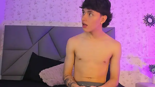 Snapshot of meganandtylerr19 chatting on October 17, 2025, 3:43 am meganandtylerr19 online show from October 17, 2025, 3:43 am