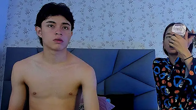 Snapshot of meganandtylerr19 chatting on November 11, 2025, 12:22 pm meganandtylerr19 online show from November 11, 2025, 12:22 pm