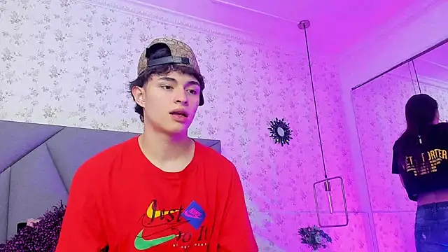 Snapshot of meganandtylerr19 chatting on December 3, 2025, 12:15 pm meganandtylerr19 online show from December 3, 2025, 12:15 pm