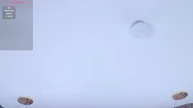 IrissBloom online show from November 1, 2025, 7:08 pm