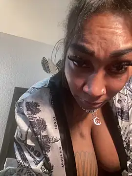 QUEENCALIMOD online show from February 24, 2026, 3:07 am