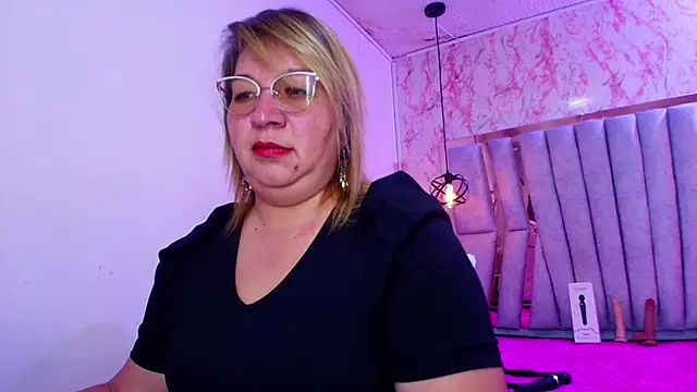 MaylinRosse  online show from November 5, 2025, 7:39 pm