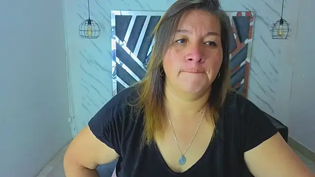 Snapshot of MaylinRosse_ chatting on June 30, 2026, 7:14 pm MaylinRosse online show from June 30, 2026, 7:14 pm