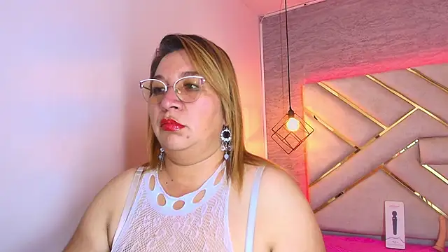 MaylinRosse  online show from November 8, 2025, 7:28 pm