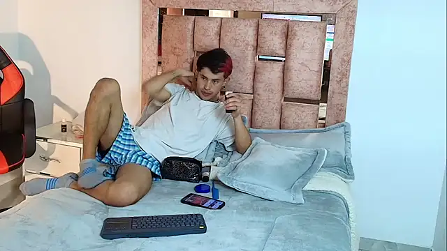 DemianSalvatore online show from November 30, 2025, 7:25 pm