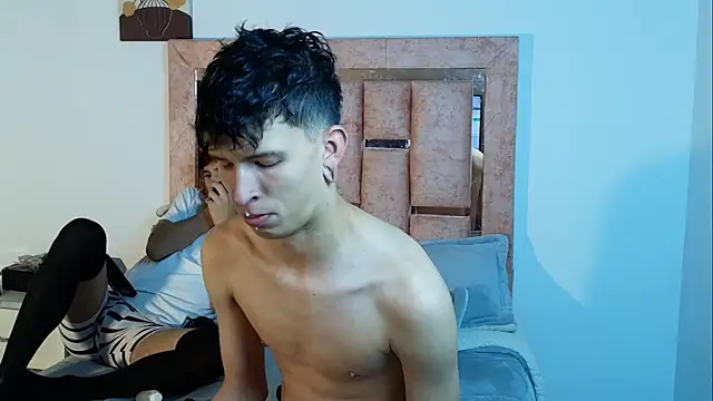 DemianSalvatore online show from December 1, 2025, 10:32 pm