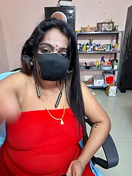 Snapshot of queendivya chatting on July 18, 2026, 4:48 pm queendivya online show from July 18, 2026, 4:48 pm