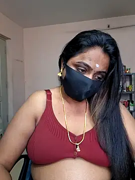 Snapshot of queendivya chatting on July 18, 2026, 1:36 am queendivya online show from July 18, 2026, 1:36 am