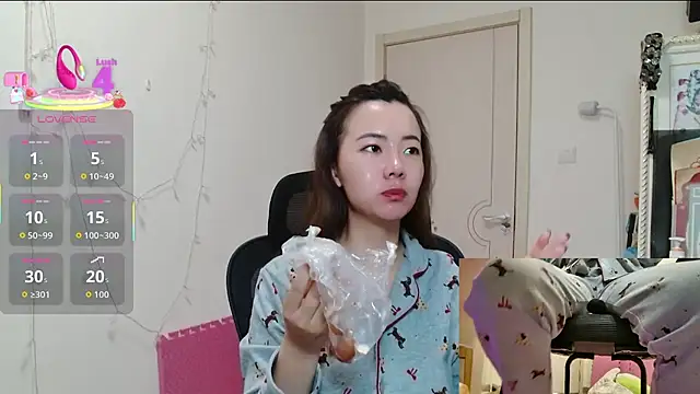 Snapshot of sallycui chatting on December 17, 2025, 12:59 am sallycui online show from December 17, 2025, 12:59 am