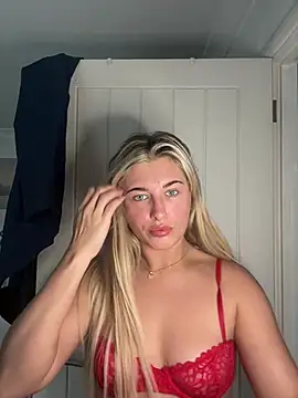 Snapshot of BabyBluexox chatting on February 27, 2026, 11:32 am BabyBluexox online show from February 27, 2026, 11:32 am