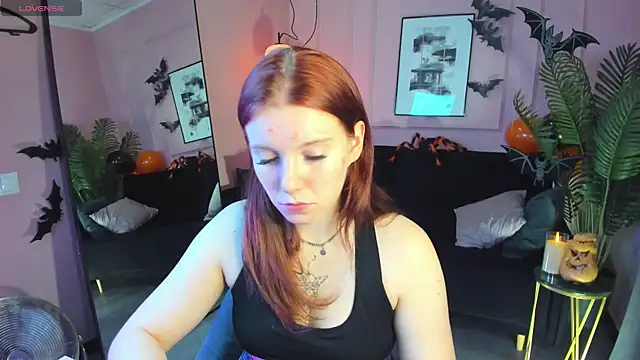 Layla Glam online show from November 3, 2025, 5:34 am