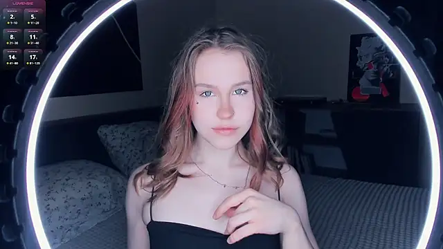 Snapshot of MaliaBourraine chatting on February 9, 2026, 7:17 am MaliaBourraine online show from February 9, 2026, 7:17 am