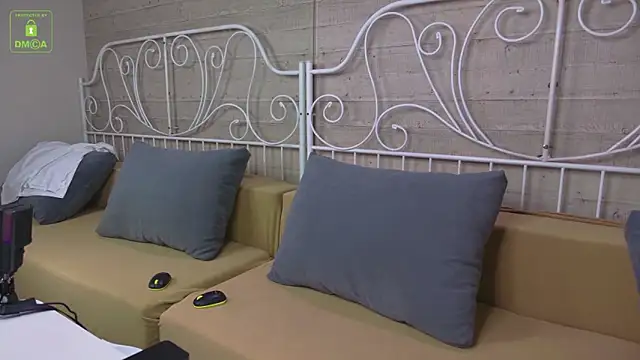 Snapshot of JesseCrosss chatting on October 1, 2025, 6:29 am JesseCrosss online show from October 1, 2025, 6:29 am