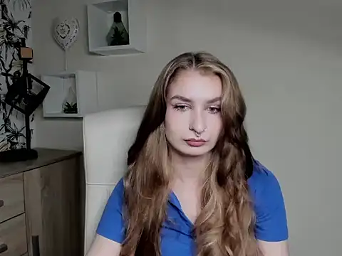 Snapshot of NinaBlond1 chatting on October 7, 2025, 5:41 am NinaBlond1 online show from October 7, 2025, 5:41 am