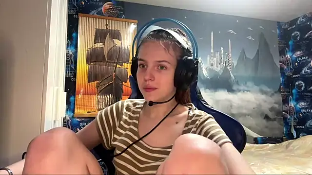 Elira Breeze online show from April 9, 2026, 2:34 pm