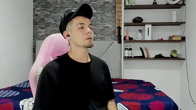 BooyHott  online show from February 26, 2026, 7:25 pm