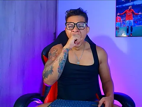 Snapshot of evan_greey chatting on October 9, 2025, 3:40 am evan greey online show from October 9, 2025, 3:40 am